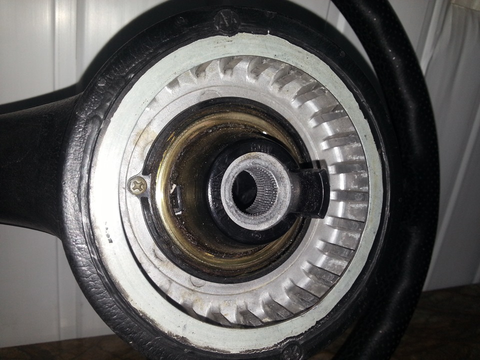 прикупив кермо BMW M Technic Sportlenkrad Ø 380mm 5