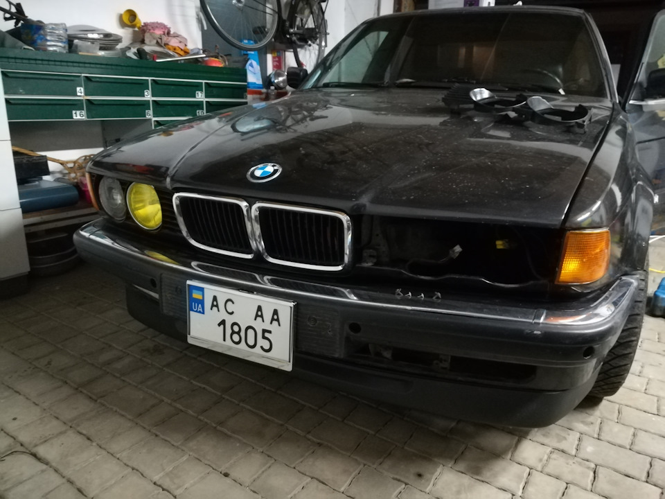 Колаборація Hella black & yellow BMW e32/e34 1