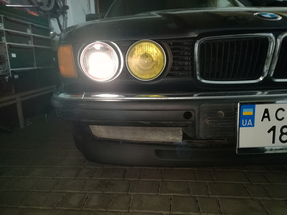 Колаборація Hella black & yellow BMW e32/e34 3