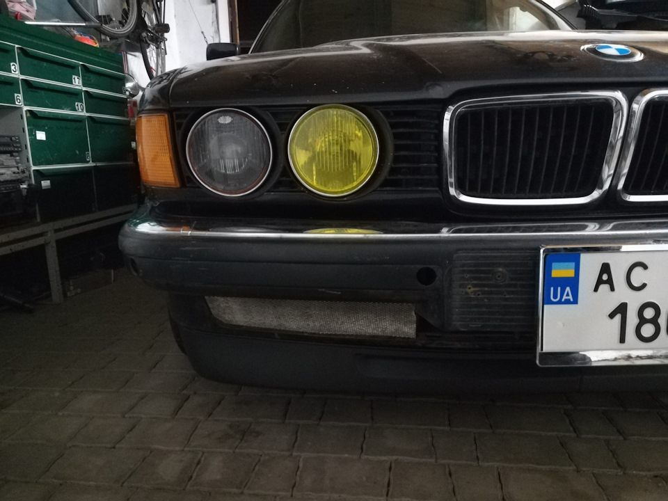 Колаборація Hella black & yellow BMW e32/e34 2