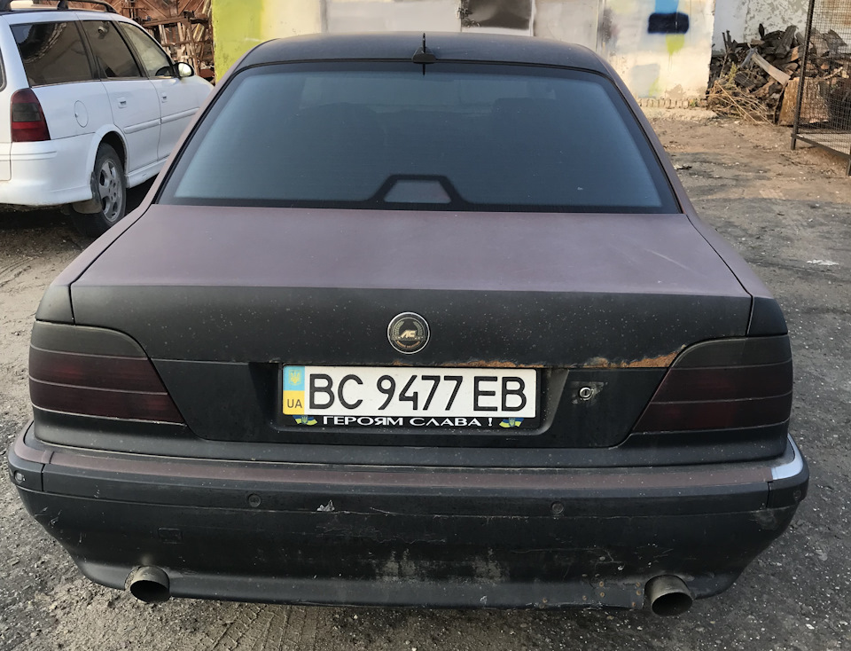 Насіння йде на виправлення. Повне фарбування BMW e38 740 (багато тексту) 4