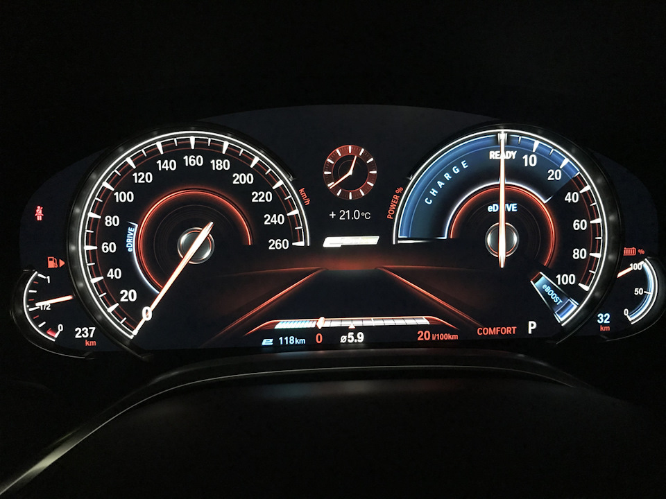 Приборка plug in hybrid 1