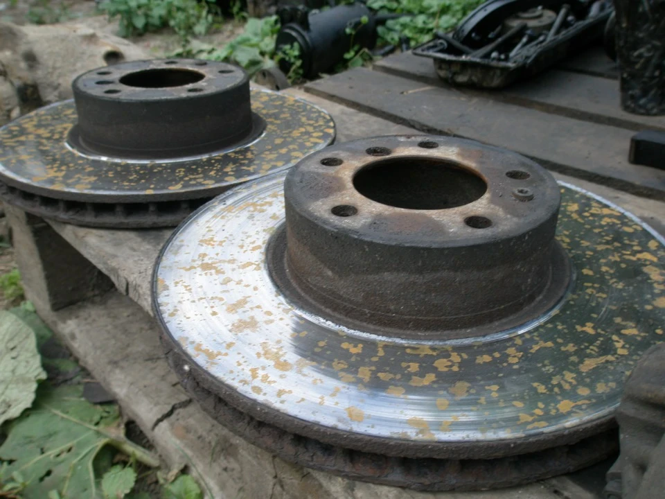 Продам запчастини на е32