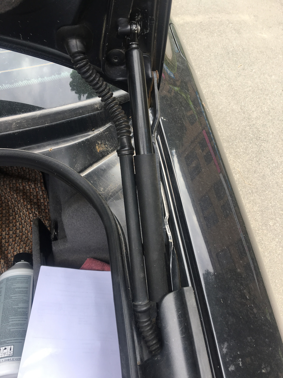 Заміна газового амортизатора в гідробагажнику 1