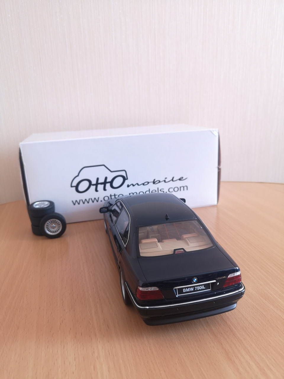 Otto BMW 750 iL (E38) 4
