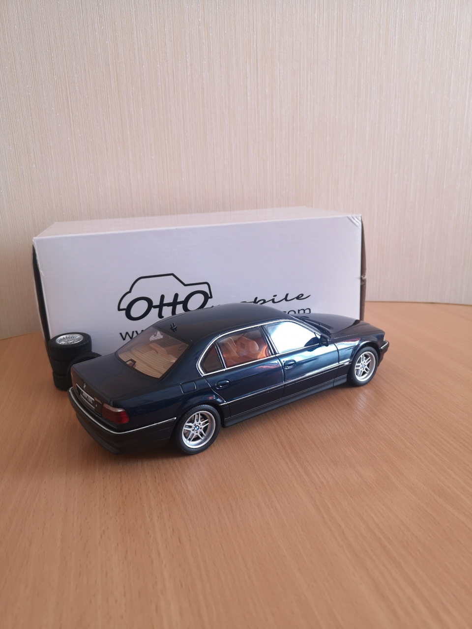 Otto BMW 750 iL (E38) 3