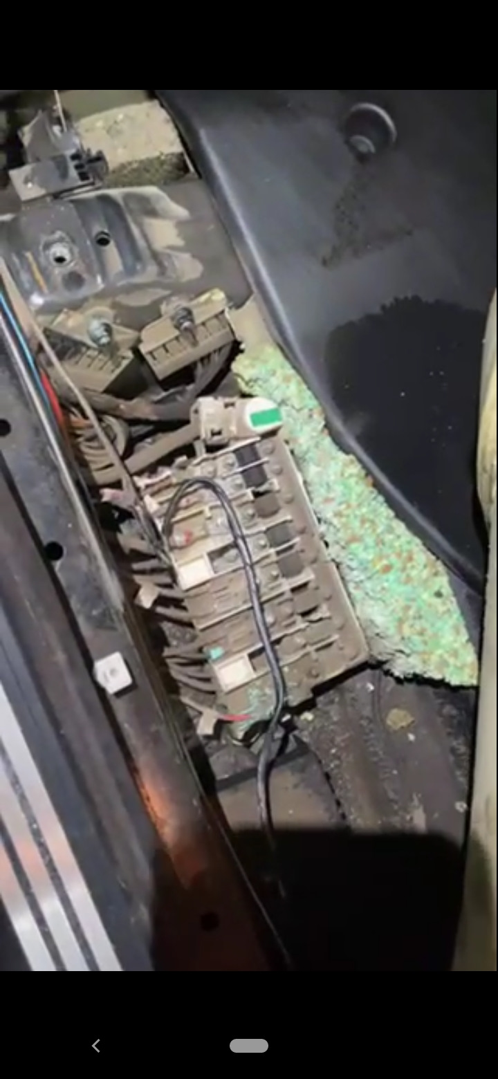 Залило підкапотку, неприємність року. 3