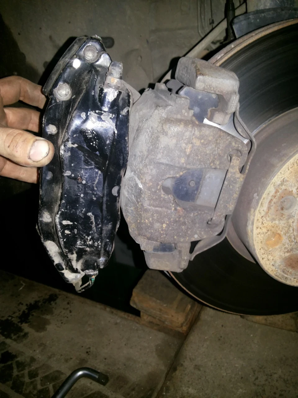 Установка передніх 4-х поршневих супортів BREMBO