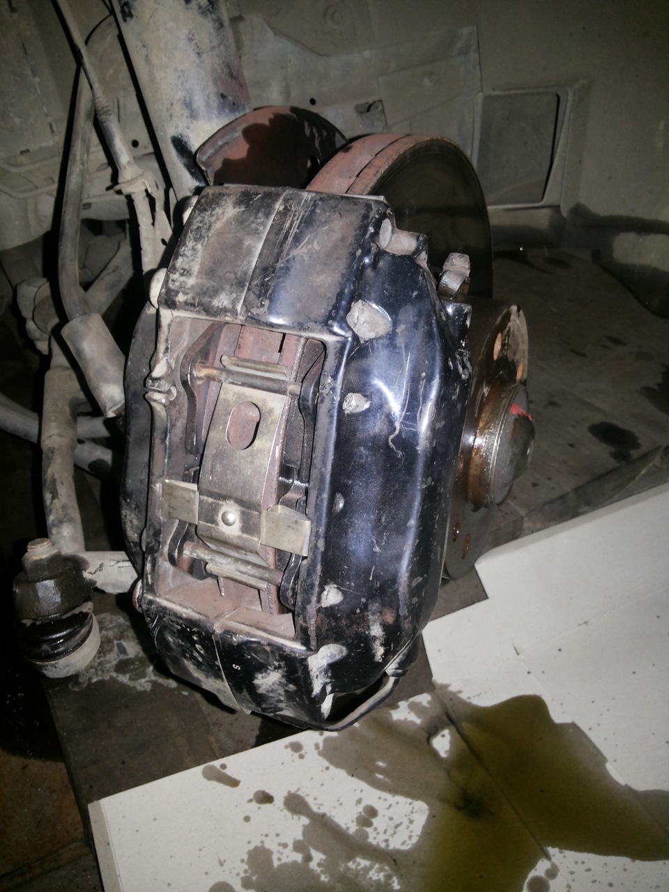 Установка передніх 4-х поршневих супортів BREMBO 4