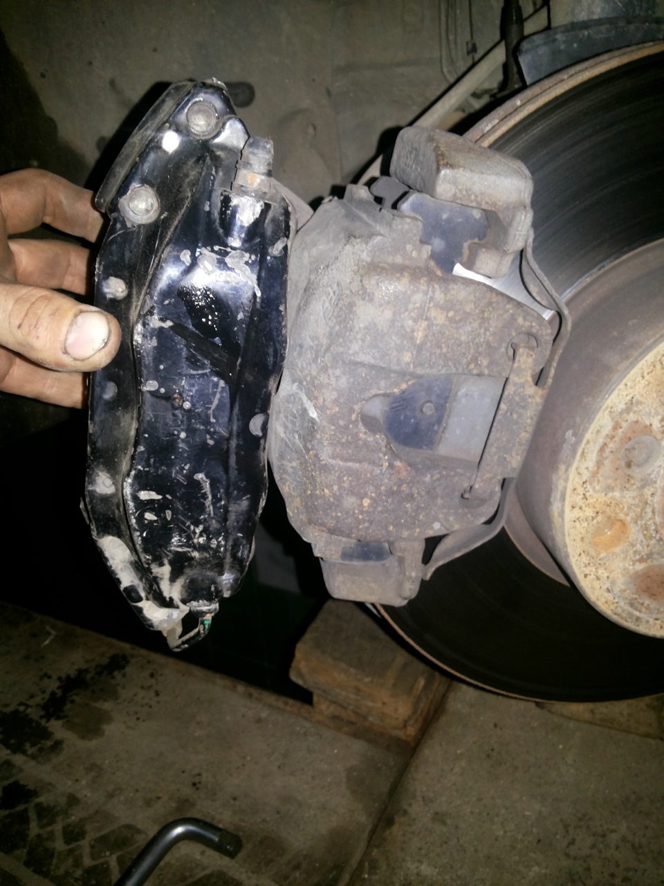 Установка передніх 4-х поршневих супортів BREMBO 2