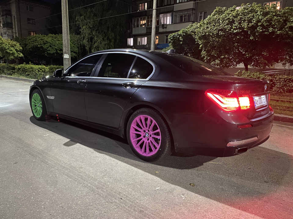BMW 750I в крейдяній фарбі 🤪 4