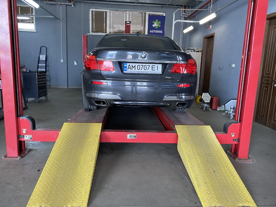 Розвал-сходження BMW 750I