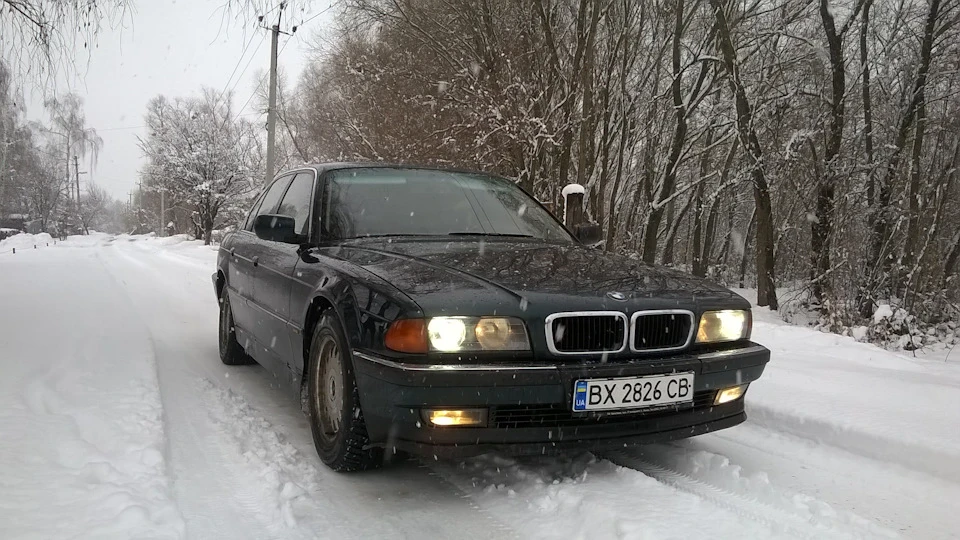 Олія в двигун.