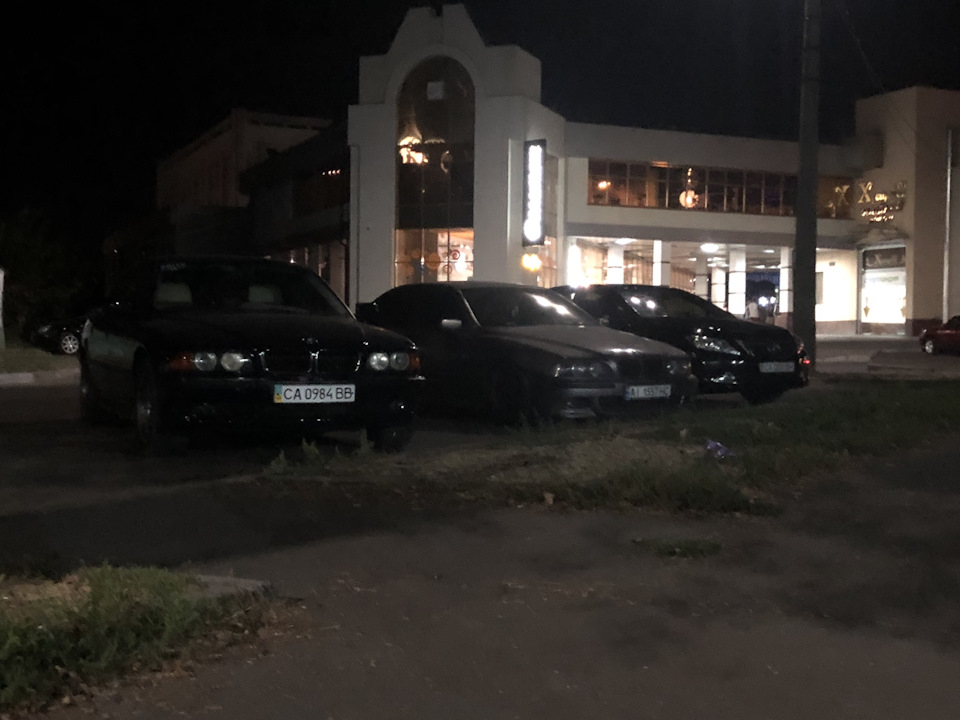 Історія про те, як страшно залишати машини на вулиці 1