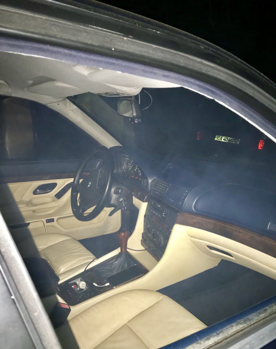 Важливий елемент салону - чохол кпп 4