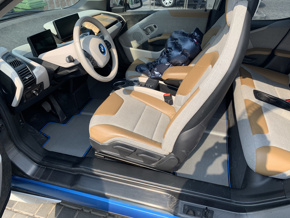 Покупка оригінальних килимків BMW 1