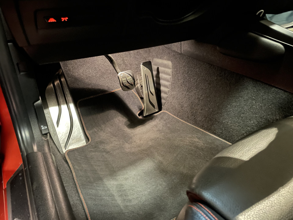 Встановлення накладок педалей BMW M Performance Stainless Steel Pedal Set - Manual / DCT 5