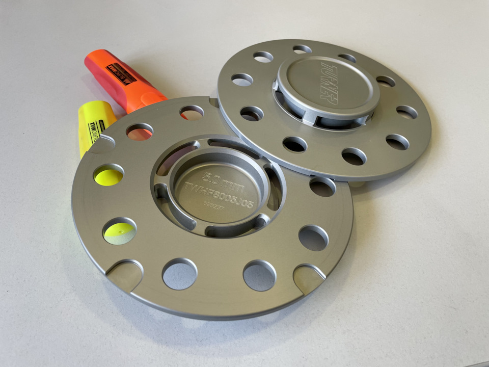 Встановлення простак Turner Silver BMW 5mm Wheel Spacers with Integrated Hub Extender - F80 M3 F82 M4 4