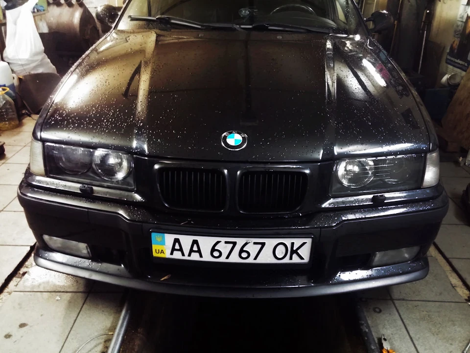 BMW E36 M3 | Ніздрі в чорний мат