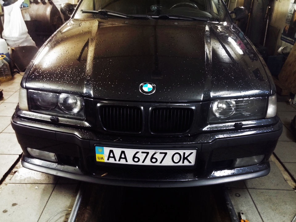 BMW E36 M3 | Ніздрі в чорний мат 1