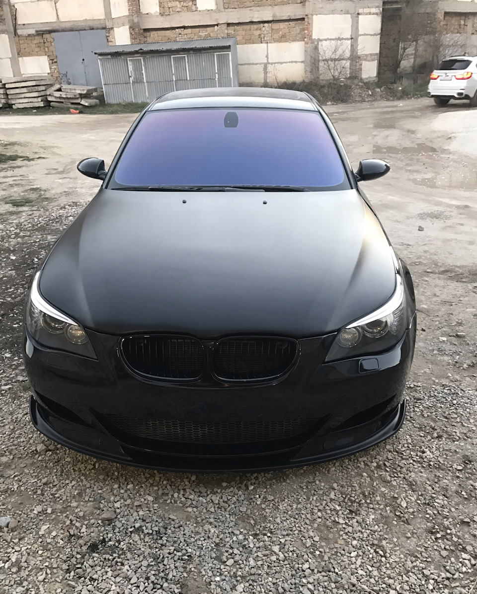 Невеликі зміни екстер'єру BMW M5 E60 2