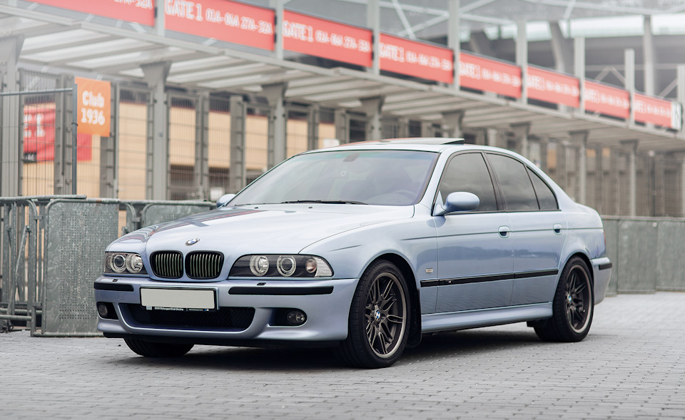 Пару хороших фото BMW ///М5 під настрій! 2