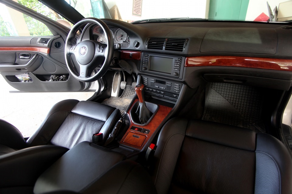 Заміна декору в салоні BMW ///М5 на Titan Line 2