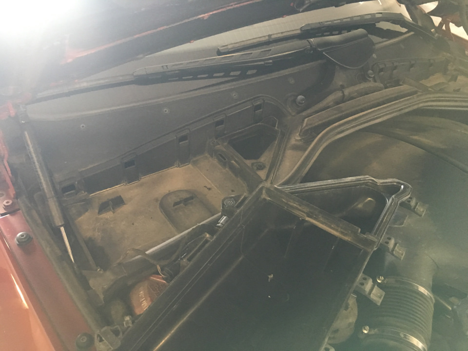 Заміна повітряного фільтра двигуна BMW m6 ⒶⓀⓎⓁⒶ 5