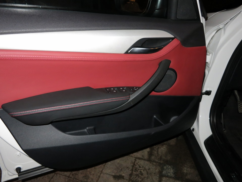 Перетяжка салону BMW X1 3