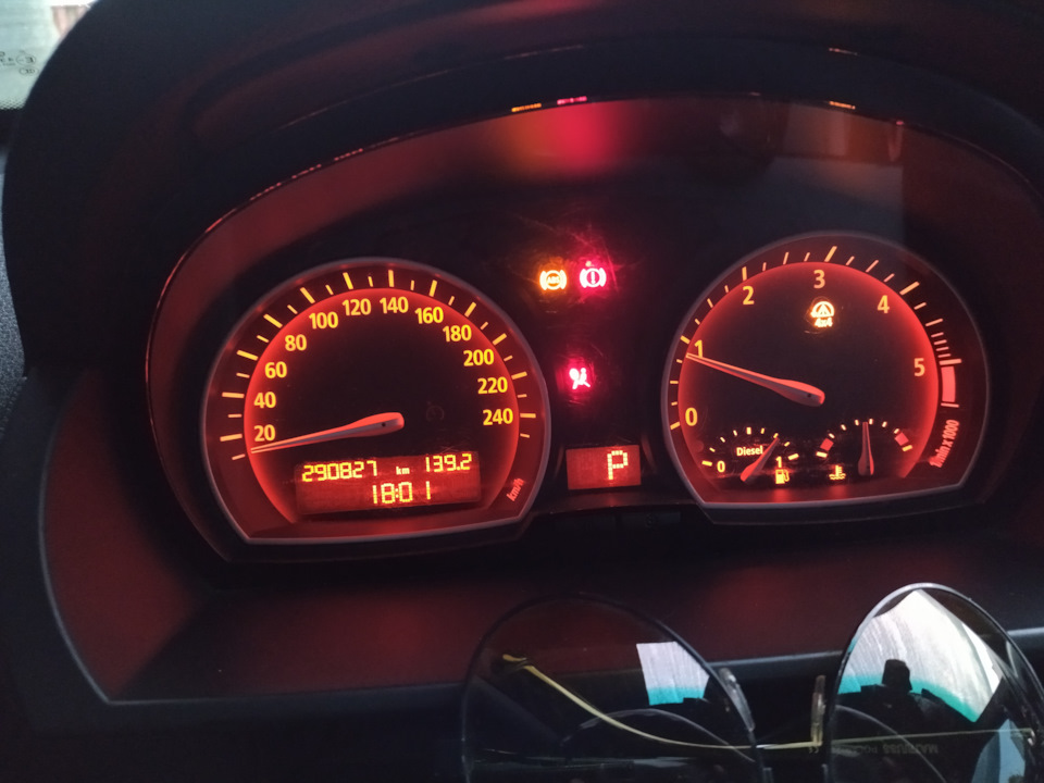 Е83 гірлянда на панелі під час руху заднім ходом? 1