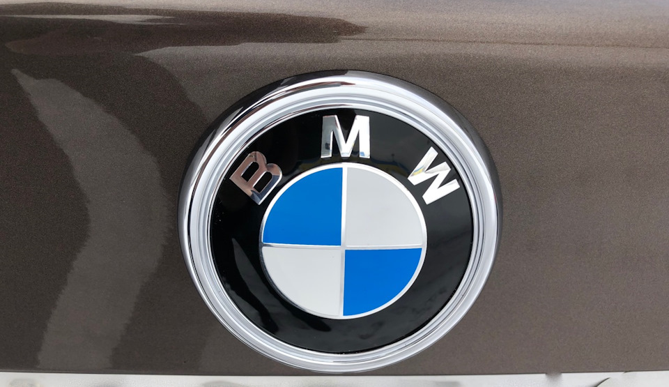 Заміна емблеми BMW задніх дверей 2