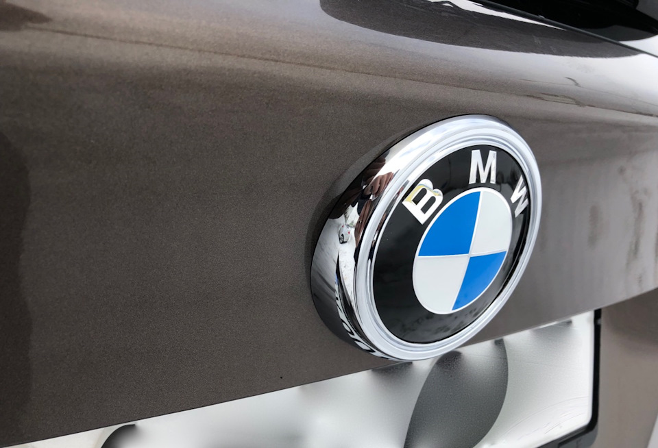 Заміна емблеми BMW задніх дверей 3