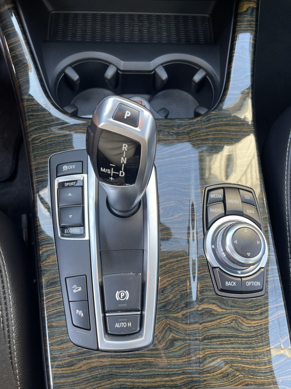 Руль+CarPlay+ шторка на підсклянники та накладки на кнопки ручника 4