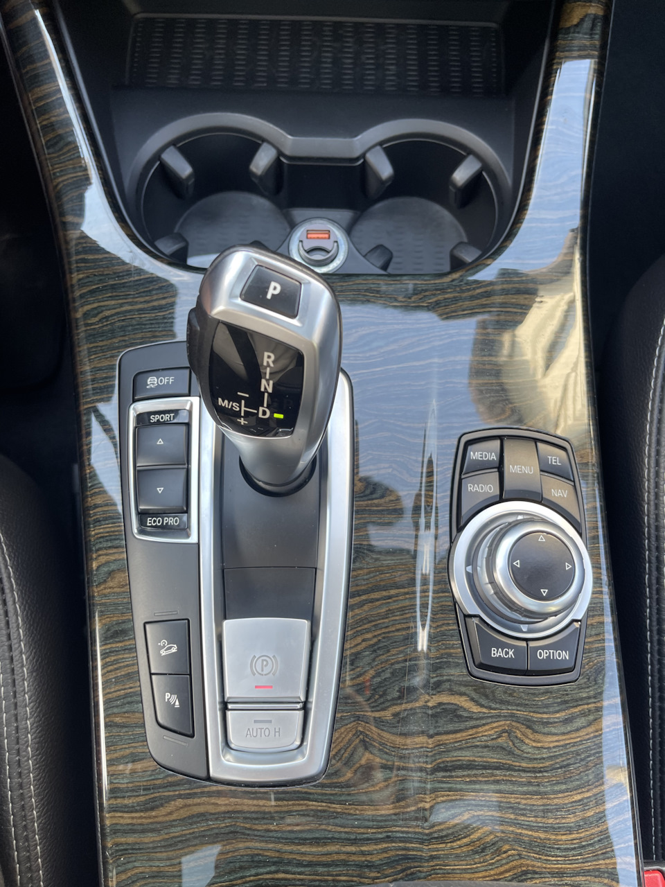 Руль+CarPlay+ шторка на підсклянники та накладки на кнопки ручника 5