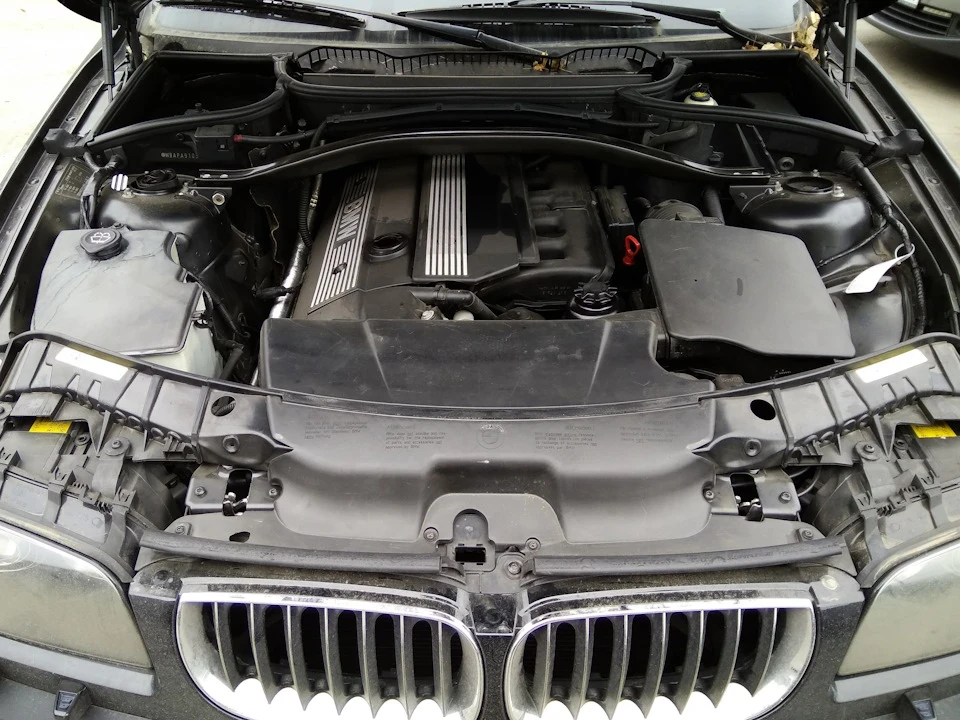 Купив, чорний джип BMW.