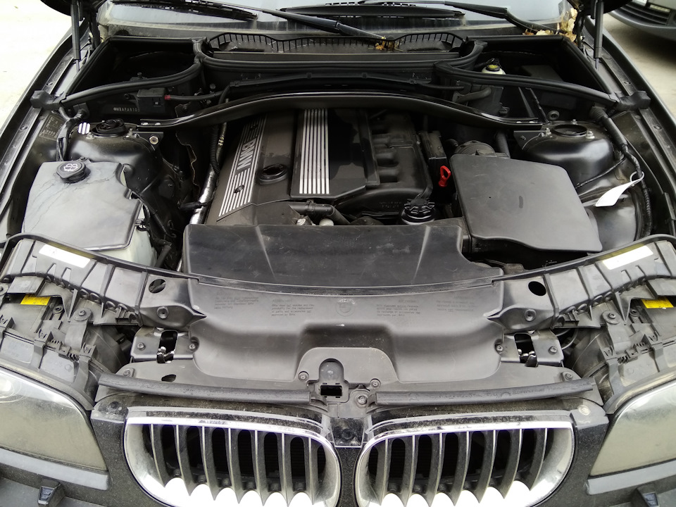 Купив, чорний джип BMW. 1