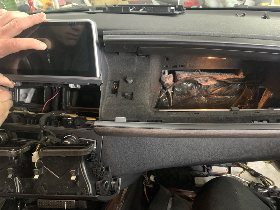 Переклеювання Декору Е70 4