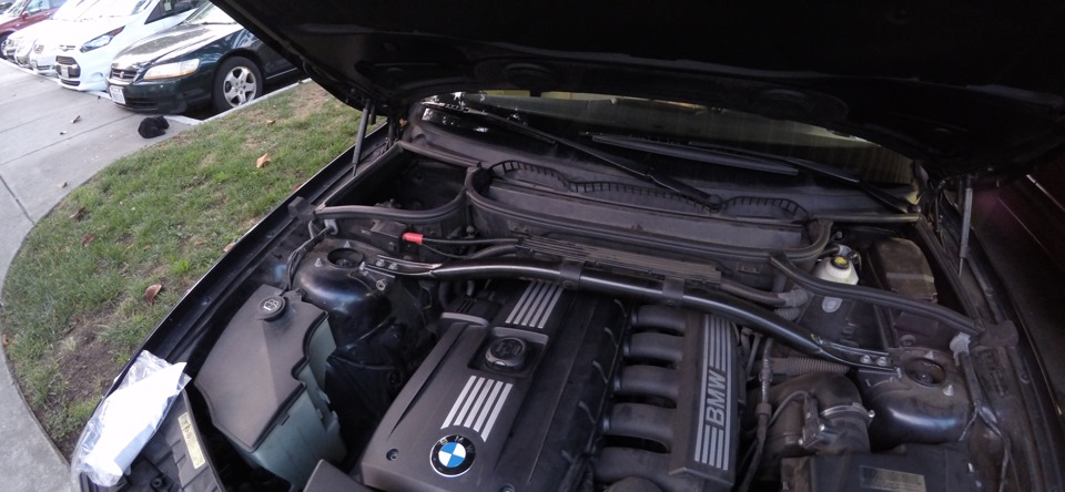 Заміна свічок запалювання на BMW 3.0si 2008 X3 1