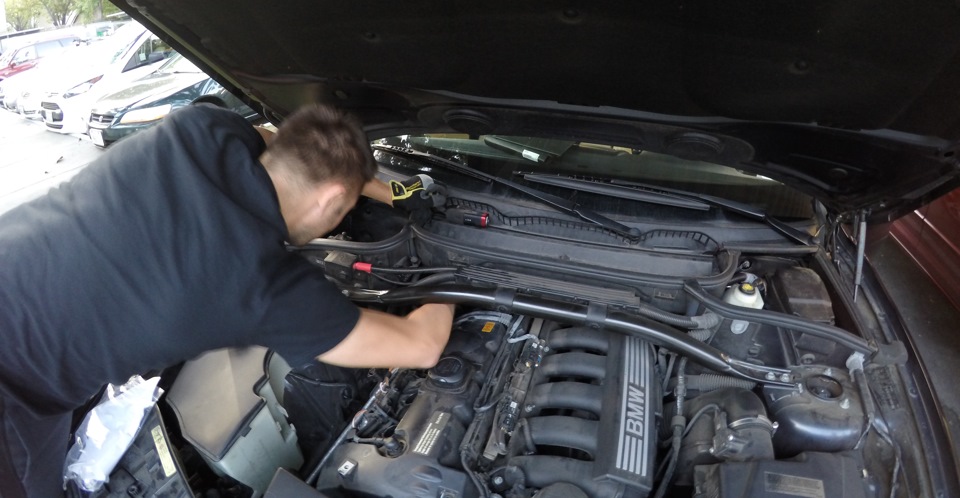 Заміна свічок запалювання на BMW 3.0si 2008 X3 2