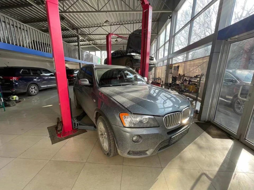Заміна мастила в АКПП ZF.