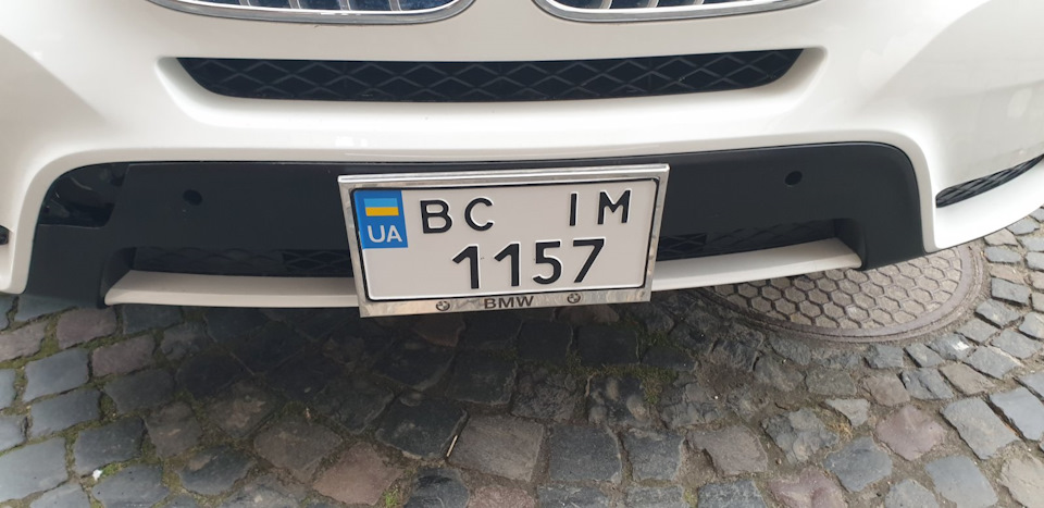 Монтаж номерного знака 4