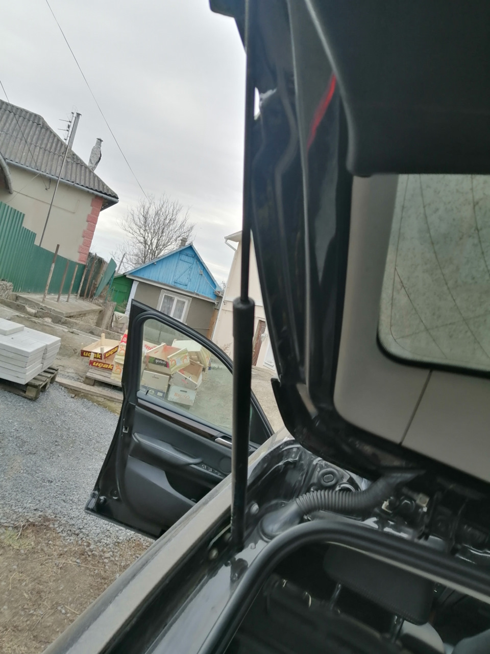 Ремонт ходової частини та заміна амортизаторів багажника 4