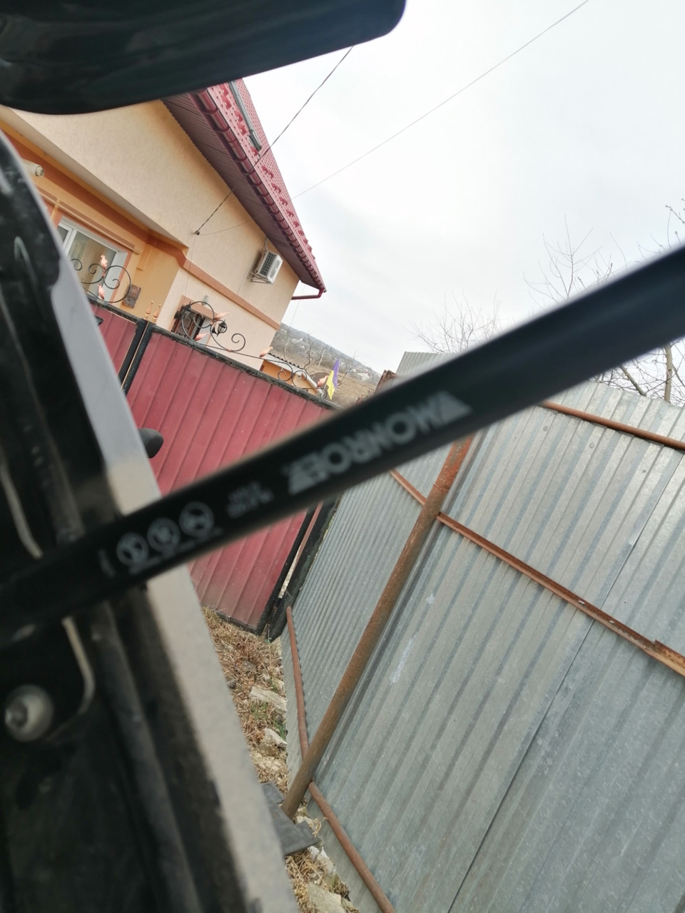 Ремонт ходової частини та заміна амортизаторів багажника 2