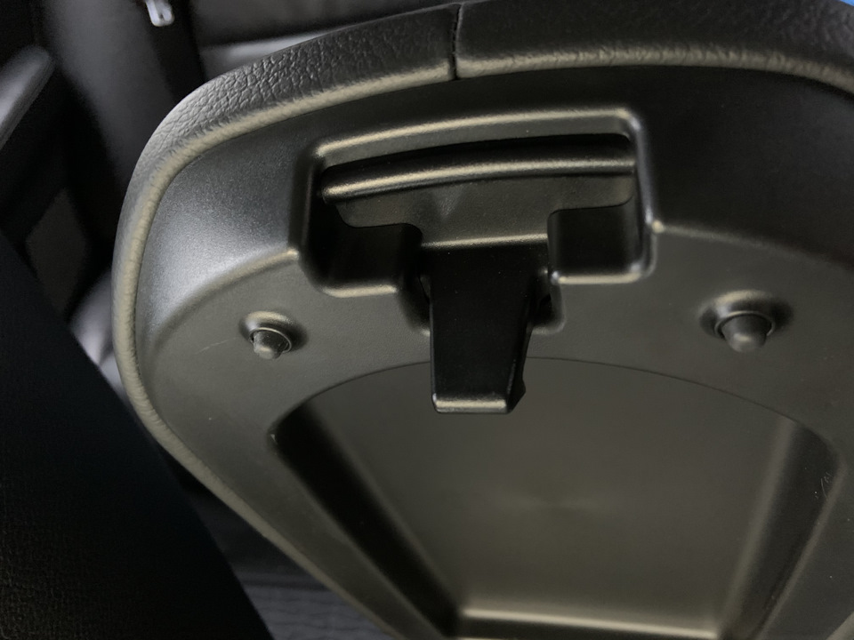 Упори підлокітника Toyota на BMW x3 3