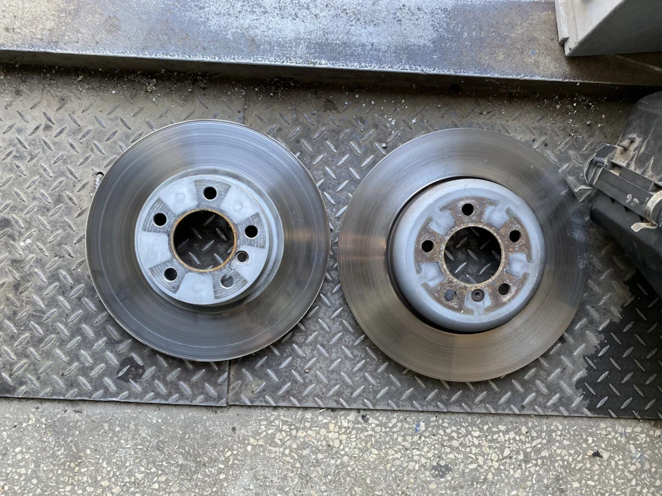 Help. Поставив гальма 348/30 від f10 535i USA.