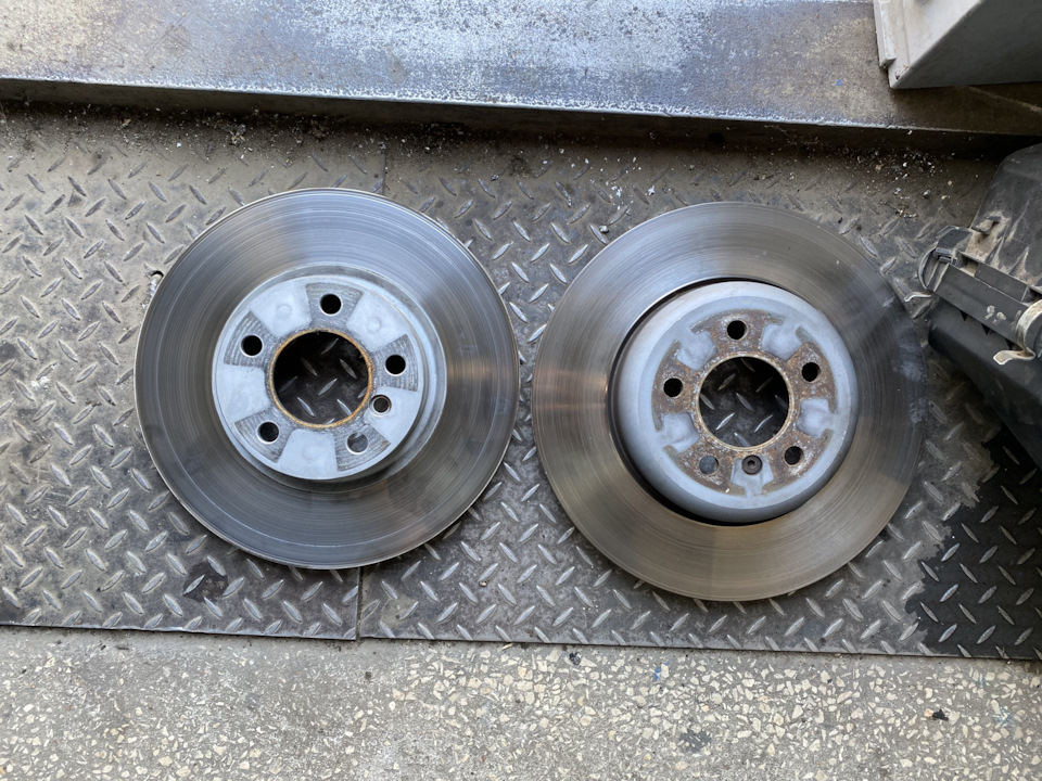 Help. Поставив гальма 348/30 від f10 535i USA. 1