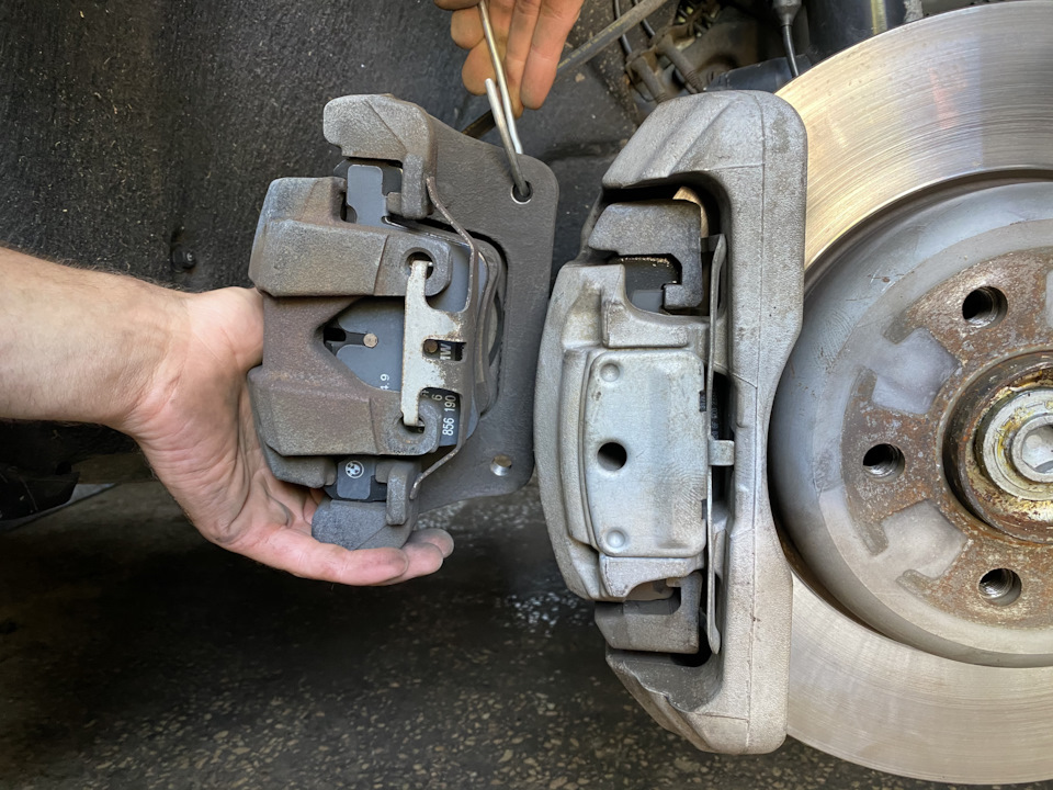 Help. Поставив гальма 348/30 від f10 535i USA. 2