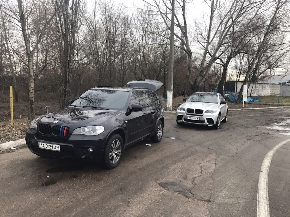 BMW X5d E70 vs BMW X6 4.4 E71 3
