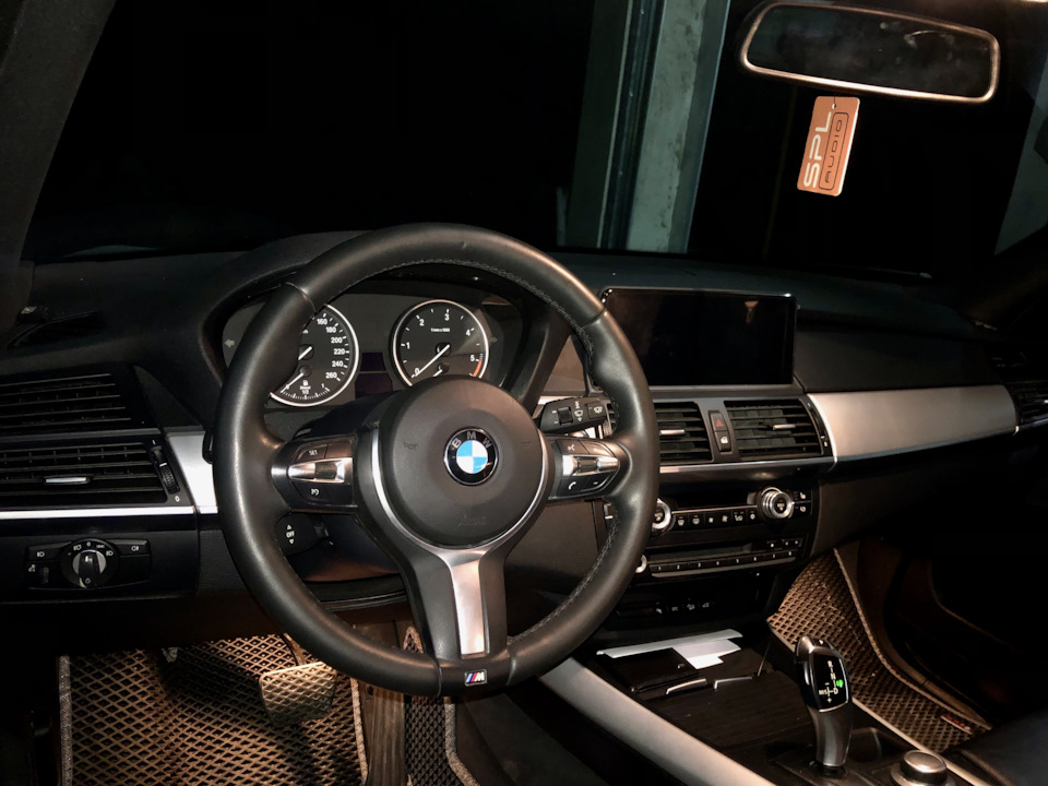 ///М Кермо від F серії у BMW E70 2