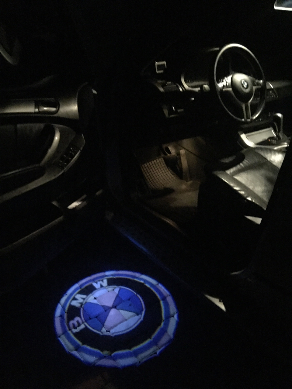 Підсвічування дверей Bmw 1